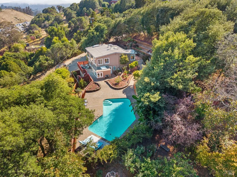 1125 Meadowcrest Drive Corte Madera, CA 94925