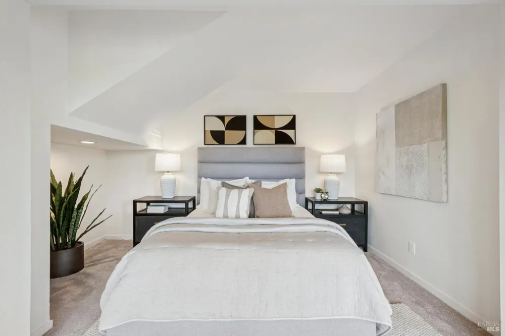 1125 Meadowcrest Drive Corte Madera, CA 94925