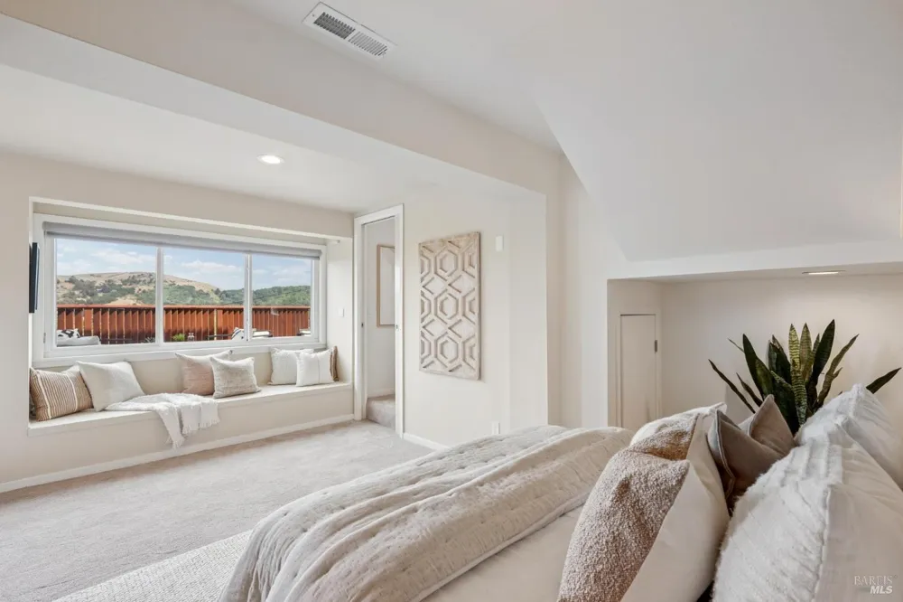 1125 Meadowcrest Drive Corte Madera, CA 94925