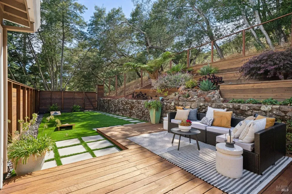 1125 Meadowcrest Drive Corte Madera, CA 94925