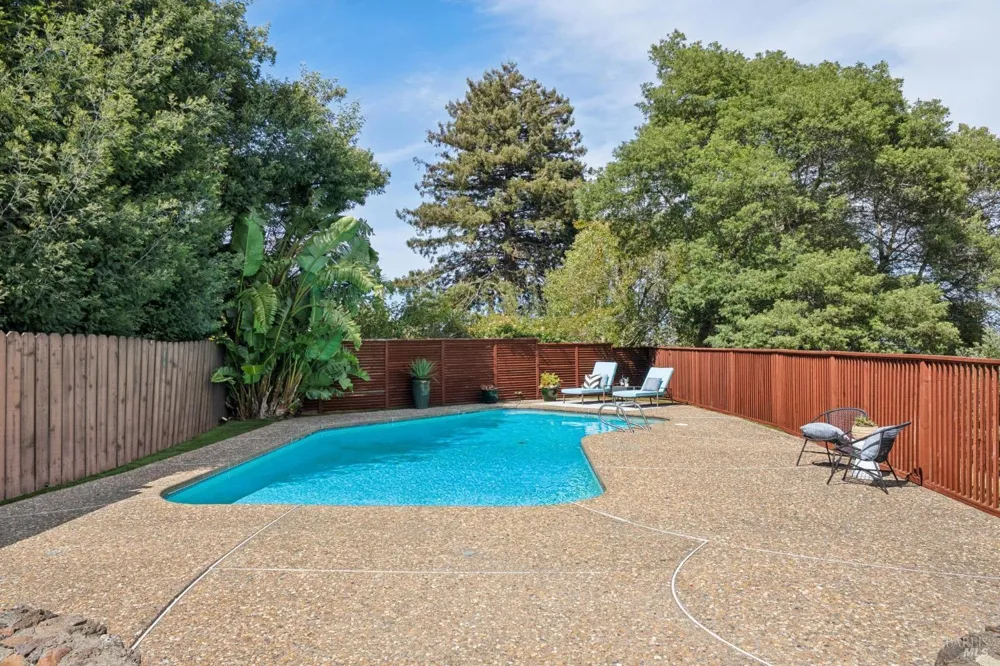 1125 Meadowcrest Drive Corte Madera, CA 94925