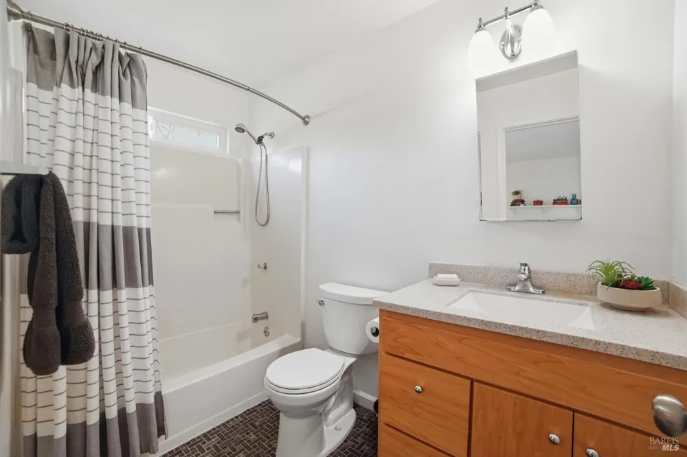 178 Courtyards E Windsor, CA 95492