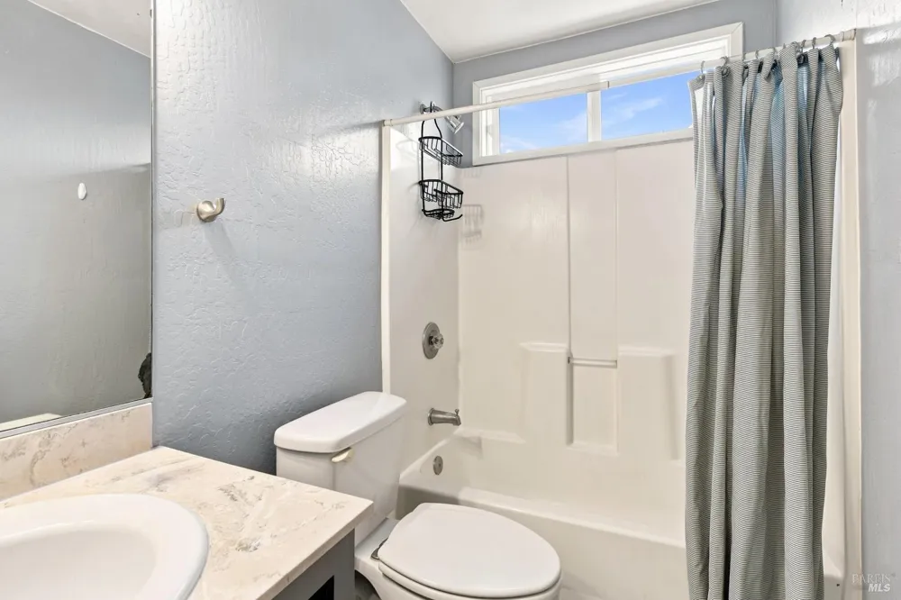 880 Crinella Drive Petaluma, CA 94954