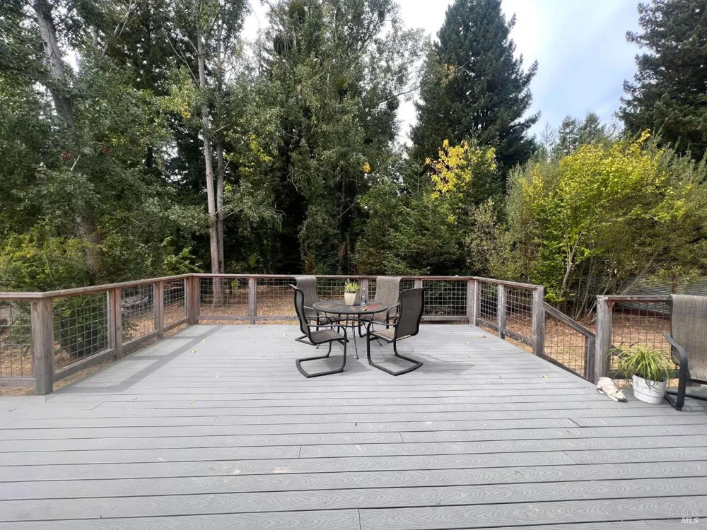 6274 Van Keppel Road Forestville, CA 95436
