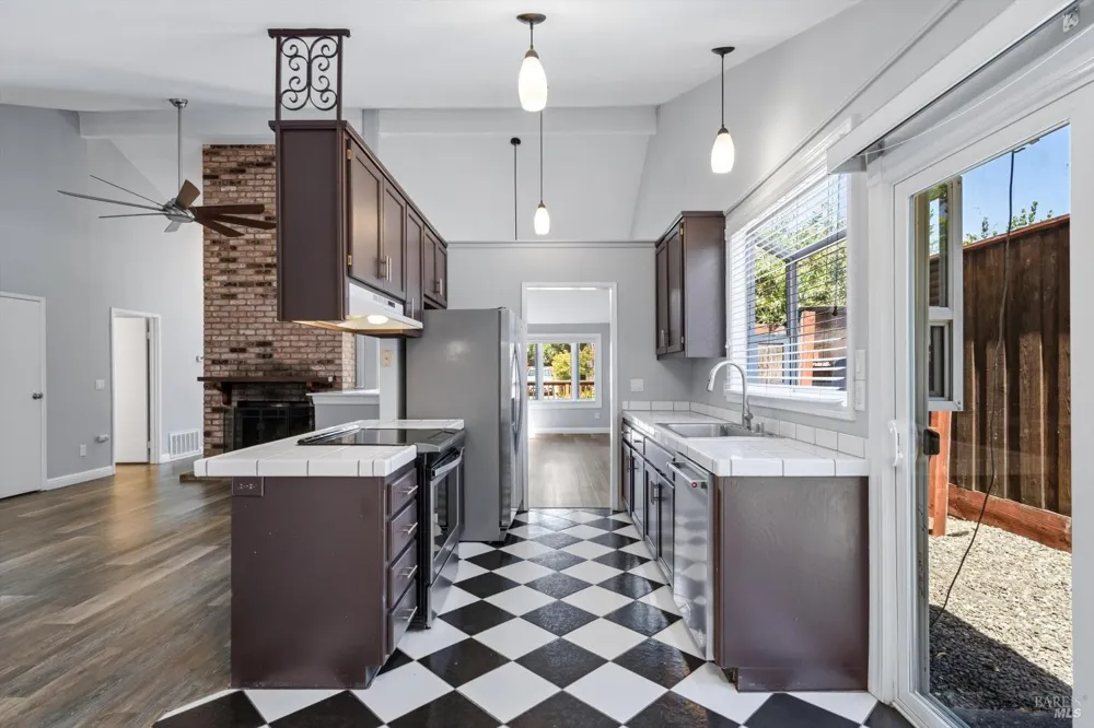152 Rancho Bonito Circle Petaluma, CA 94954