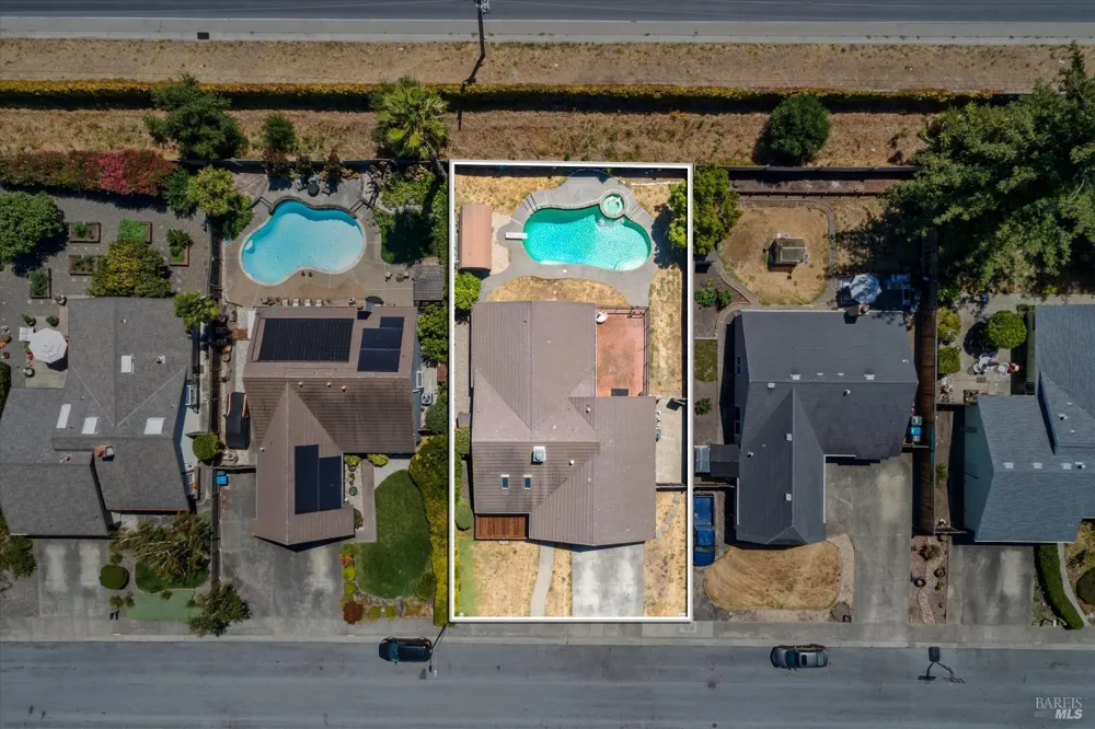 152 Rancho Bonito Circle Petaluma, CA 94954