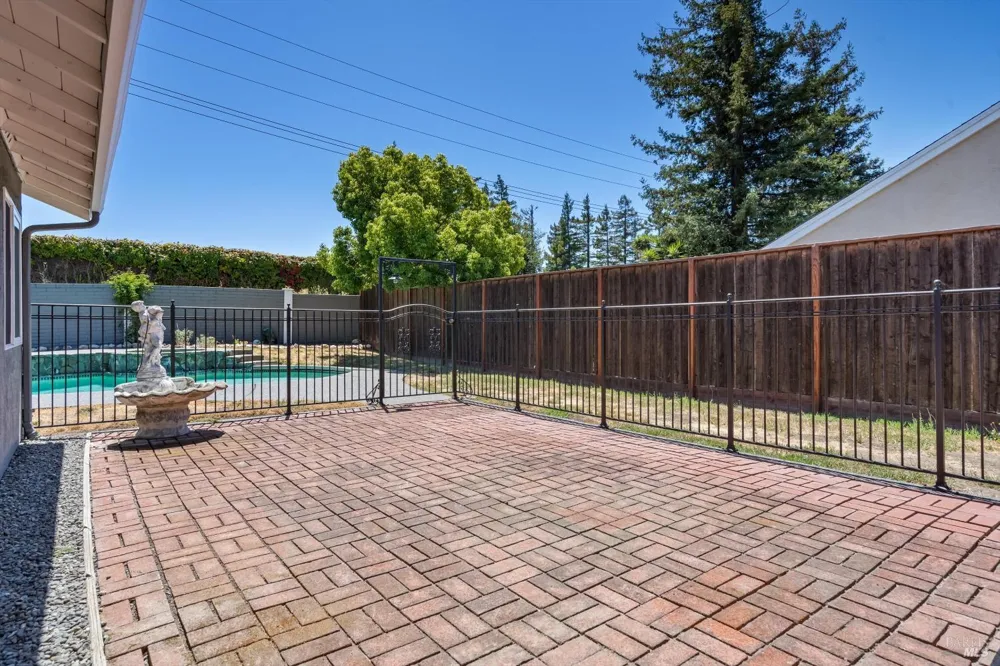 152 Rancho Bonito Circle Petaluma, CA 94954