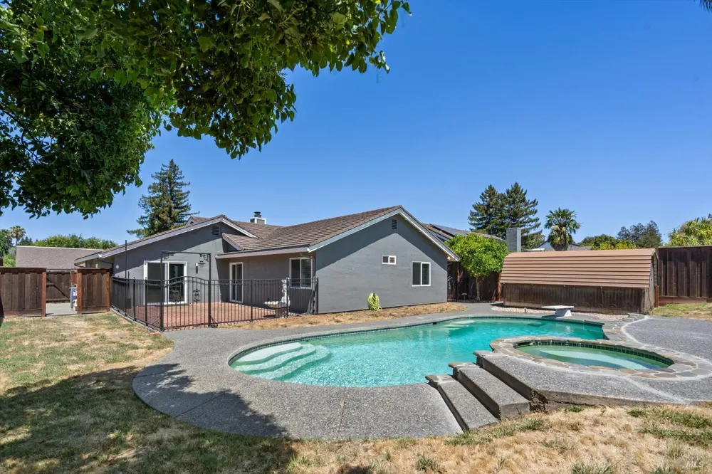 152 Rancho Bonito Circle Petaluma, CA 94954