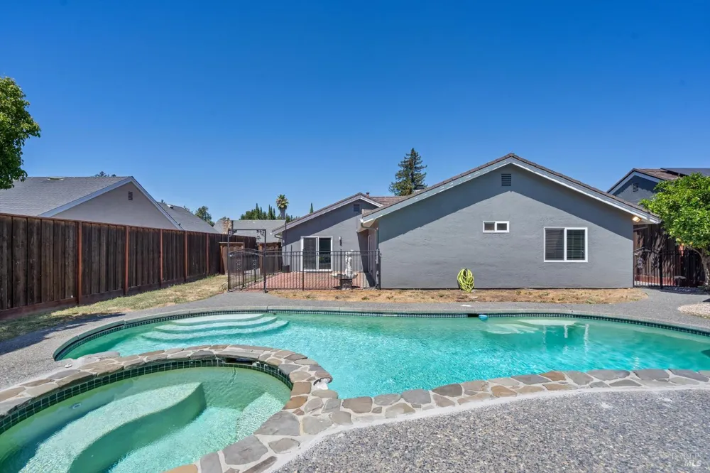 152 Rancho Bonito Circle Petaluma, CA 94954