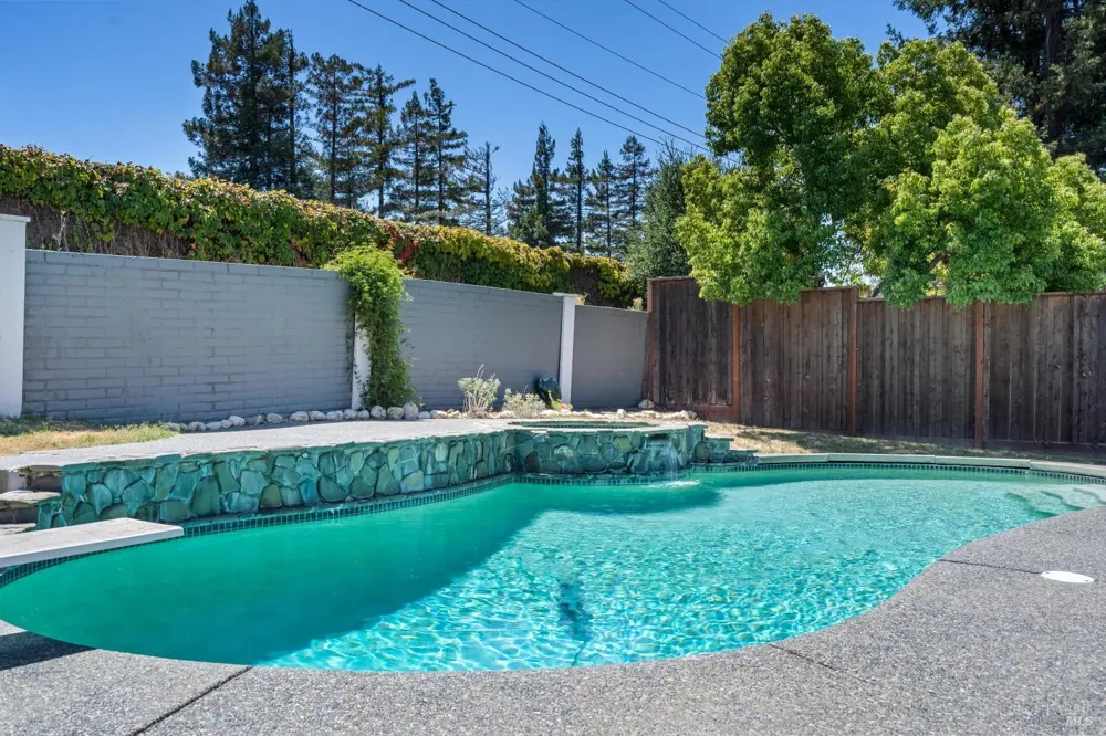 152 Rancho Bonito Circle Petaluma, CA 94954