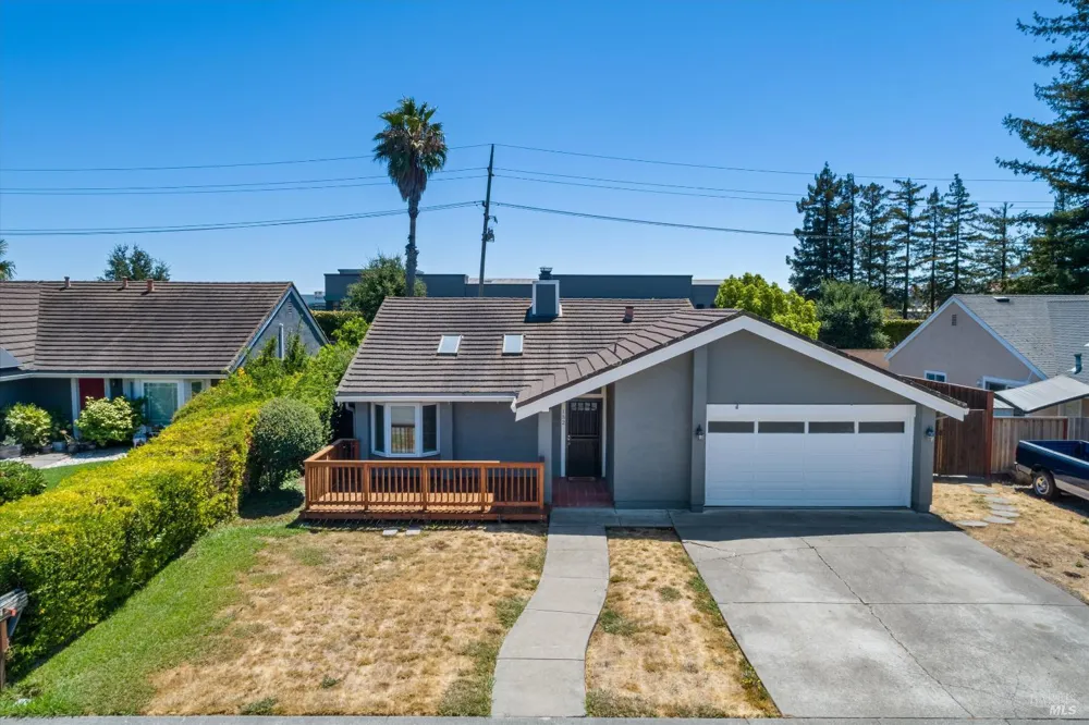 152 Rancho Bonito Circle Petaluma, CA 94954