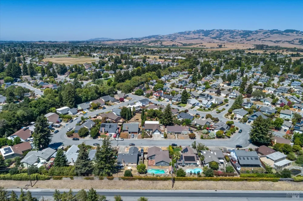 152 Rancho Bonito Circle Petaluma, CA 94954