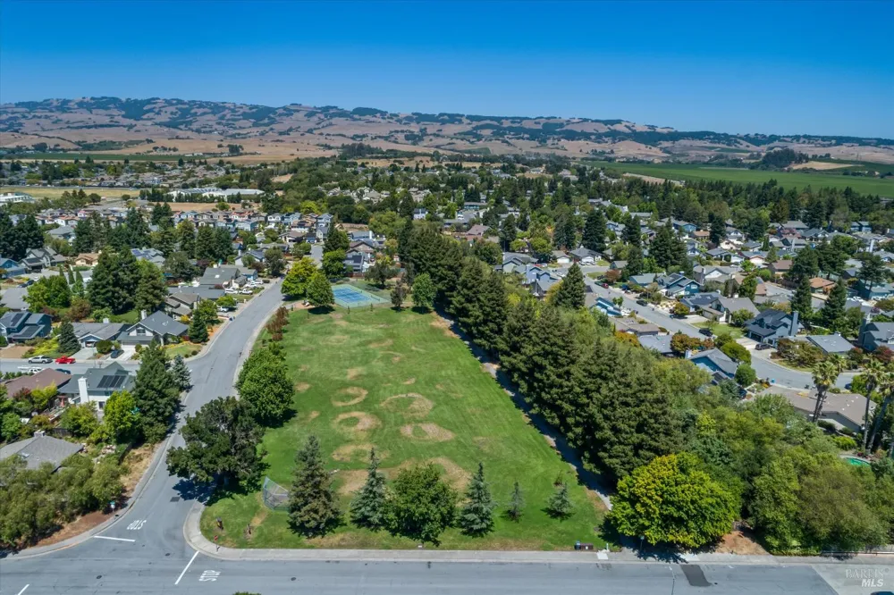 152 Rancho Bonito Circle Petaluma, CA 94954