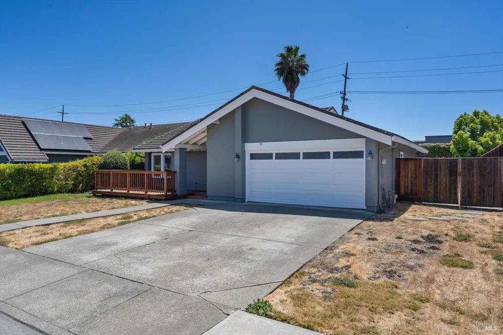 152 Rancho Bonito Circle Petaluma, CA 94954