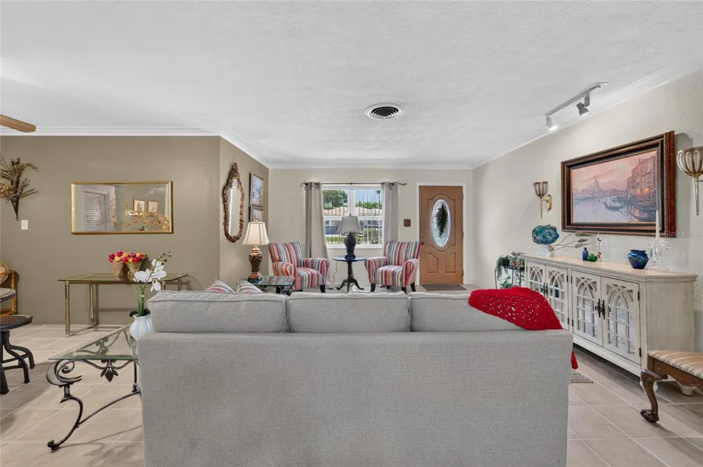 5825 20TH AVENUE S Gulfport, FL 33707