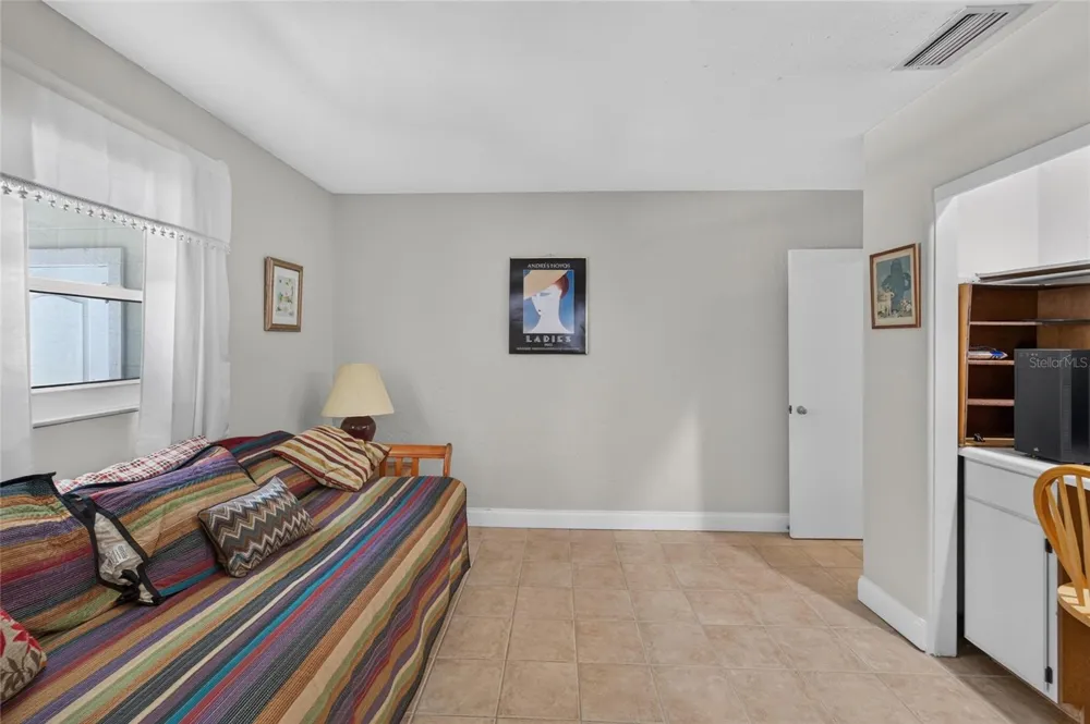 5825 20TH AVENUE S Gulfport, FL 33707
