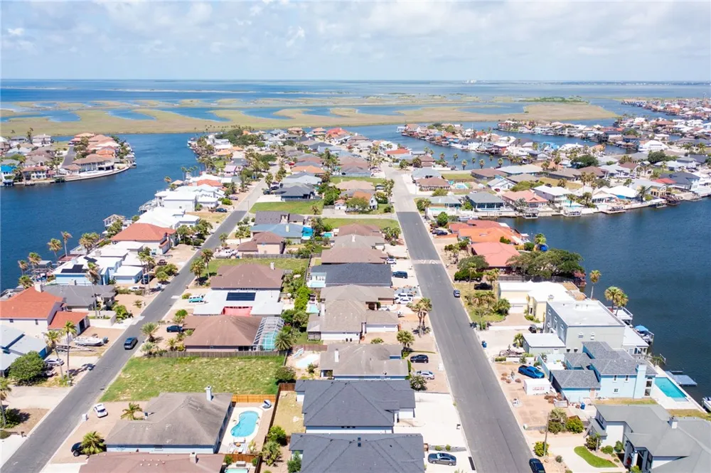 13833 Hawksnest Bay Drive Corpus Christi, TX 78418