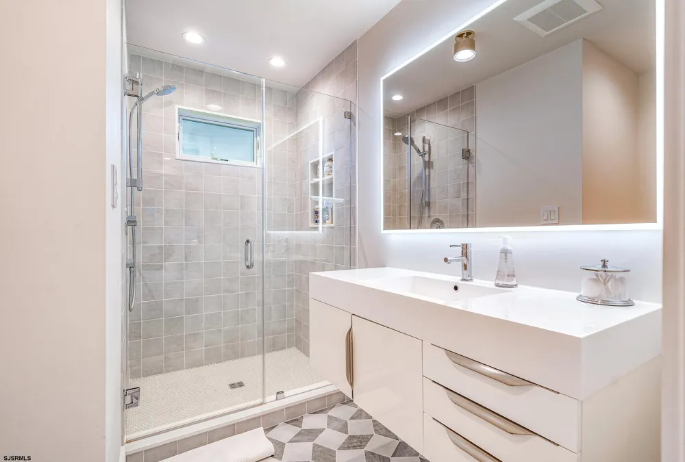 108 S Martindale Ave Ventnor, NJ 08406