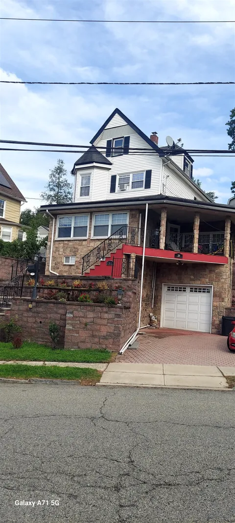 31 MIDLAND AVE NORTH