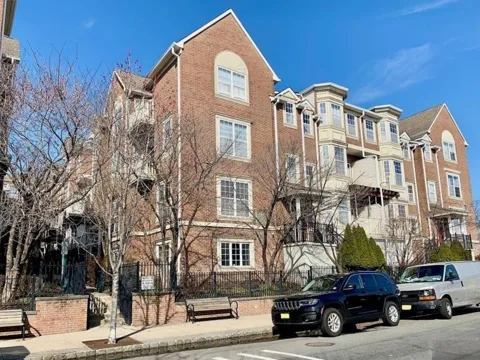200 DEY ST