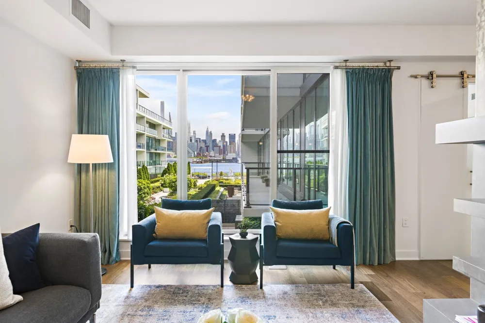 1200 AVENUE AT PORT IMPERIAL Weehawken, NJ 07086