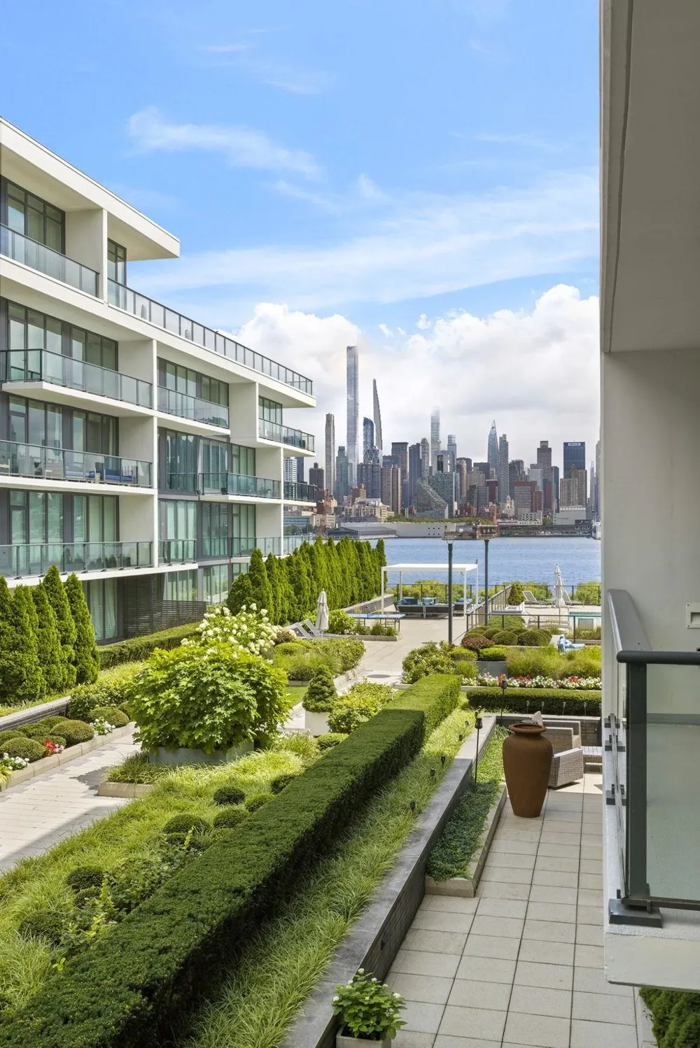 1200 AVENUE AT PORT IMPERIAL Weehawken, NJ 07086