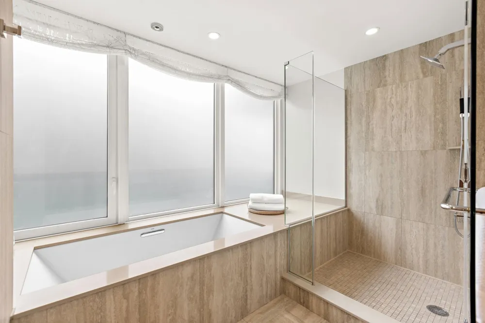 1200 AVENUE AT PORT IMPERIAL Weehawken, NJ 07086