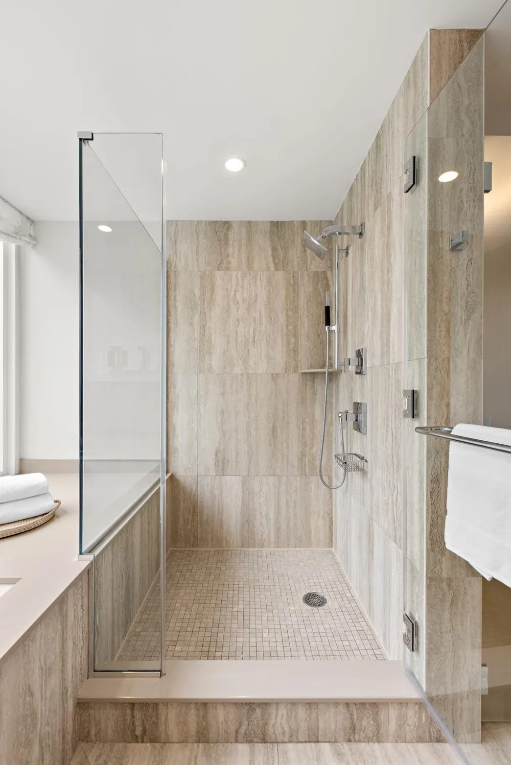 1200 AVENUE AT PORT IMPERIAL Weehawken, NJ 07086