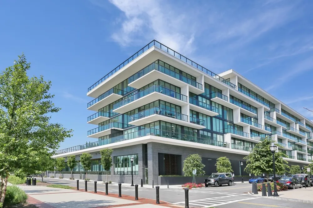1200 AVENUE AT PORT IMPERIAL Weehawken, NJ 07086
