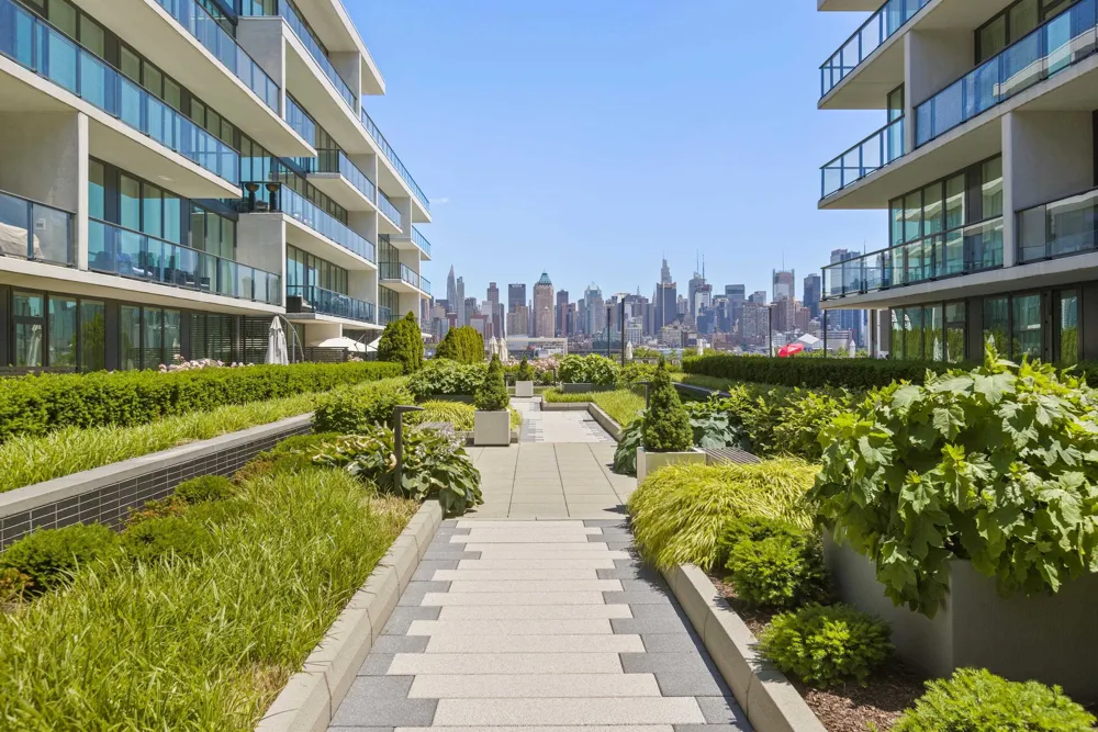1200 AVENUE AT PORT IMPERIAL Weehawken, NJ 07086