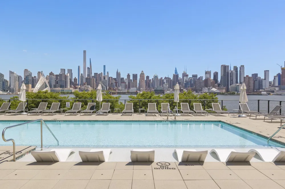 1200 AVENUE AT PORT IMPERIAL Weehawken, NJ 07086