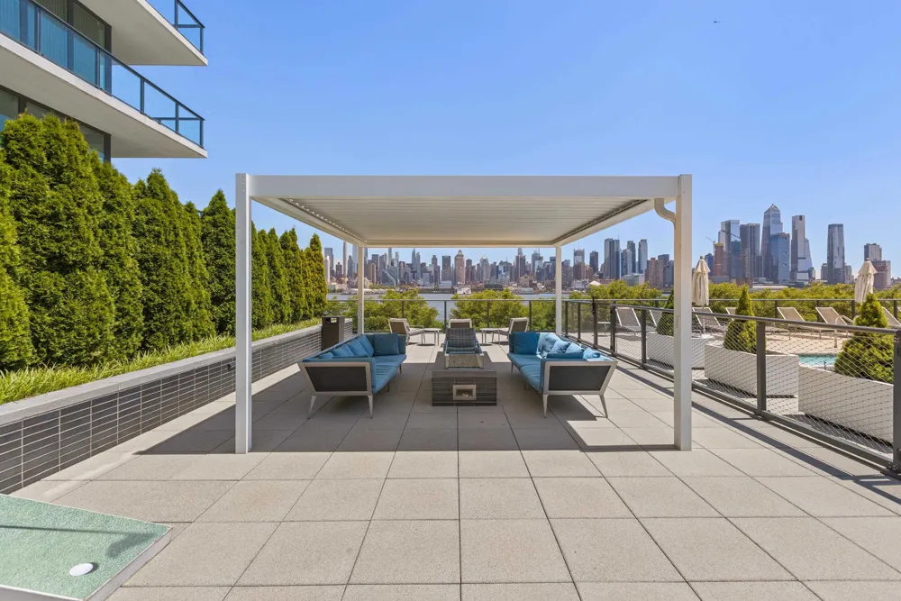 1200 AVENUE AT PORT IMPERIAL Weehawken, NJ 07086
