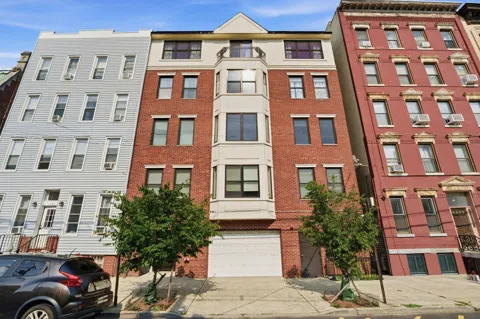416 GRAND ST