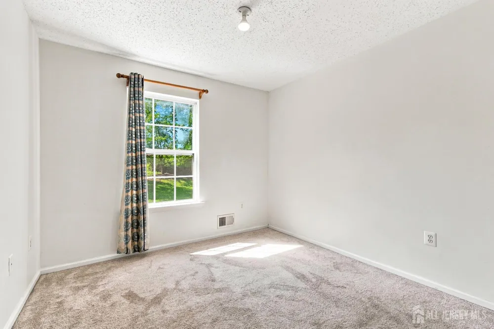 17 Prestwick Way Edison, NJ 08820