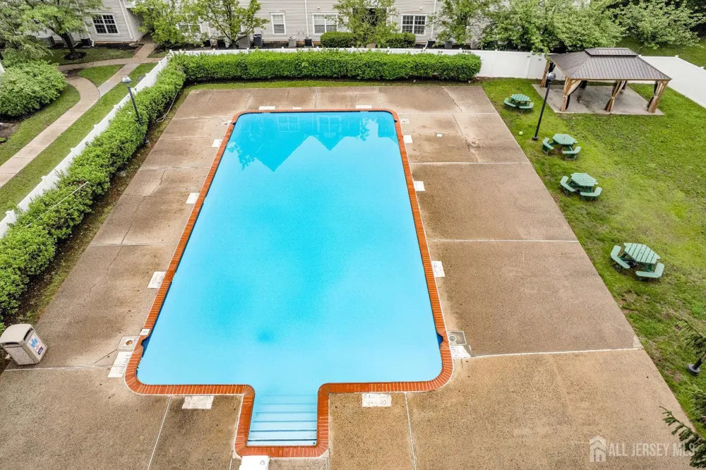 17 Prestwick Way Edison, NJ 08820