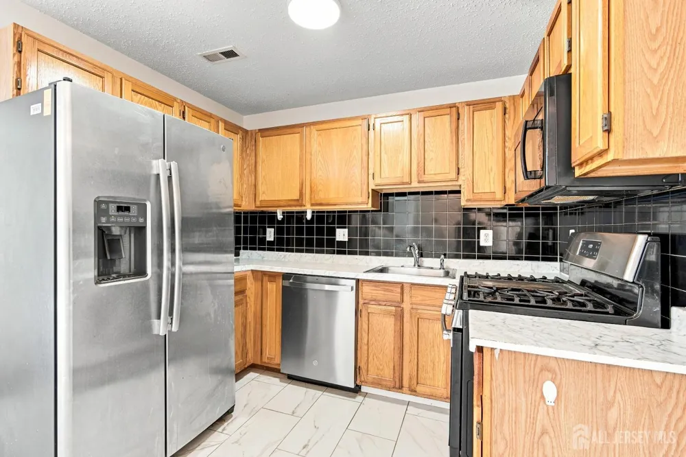 17 Prestwick Way Edison, NJ 08820