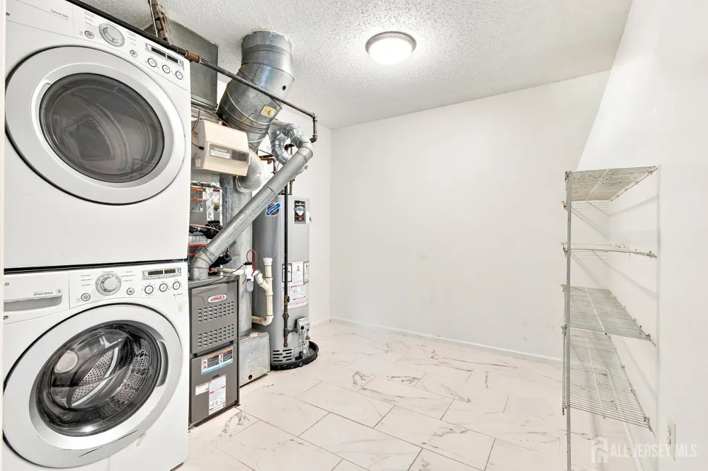 17 Prestwick Way Edison, NJ 08820