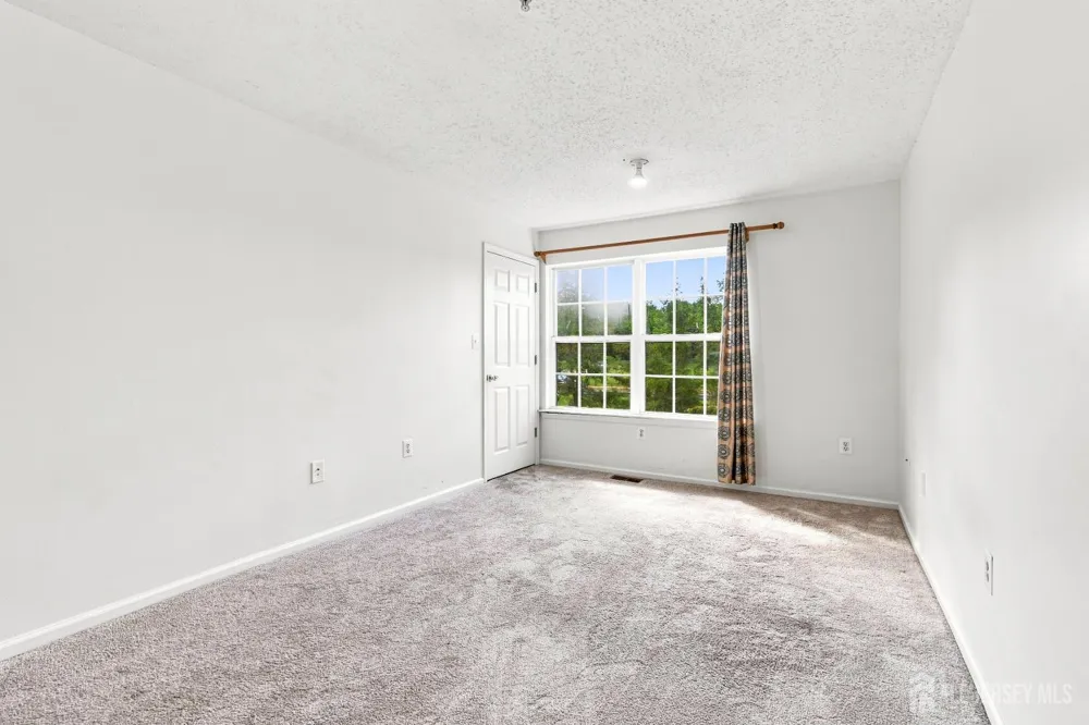 17 Prestwick Way Edison, NJ 08820