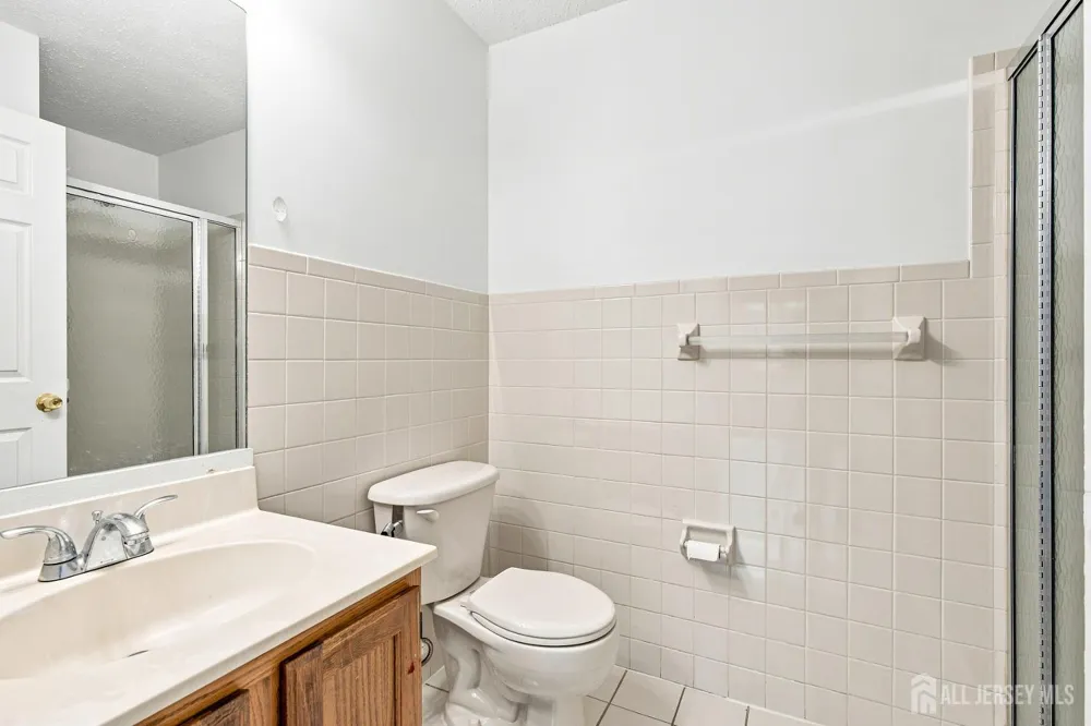 17 Prestwick Way Edison, NJ 08820