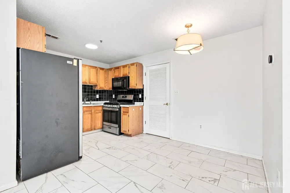 17 Prestwick Way Edison, NJ 08820