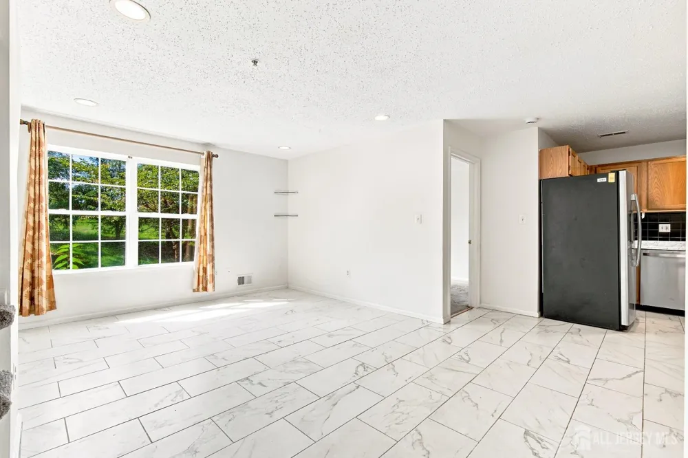 17 Prestwick Way Edison, NJ 08820
