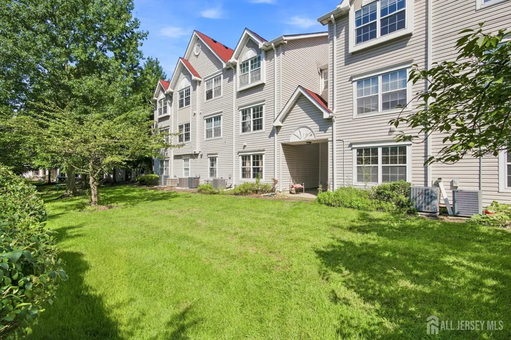 17 Prestwick Way Edison, NJ 08820