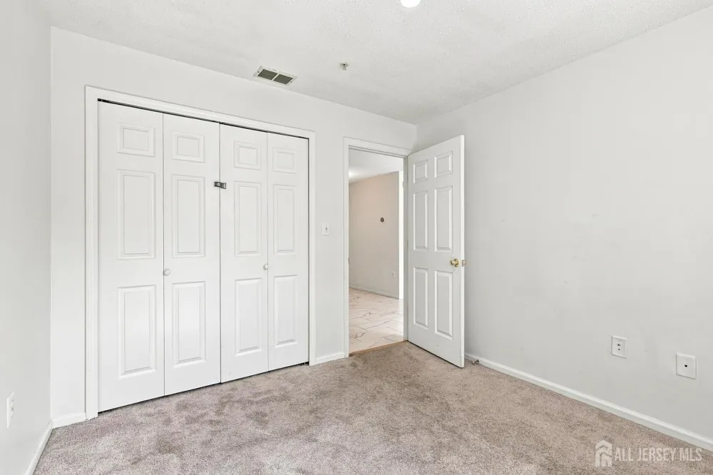 17 Prestwick Way Edison, NJ 08820