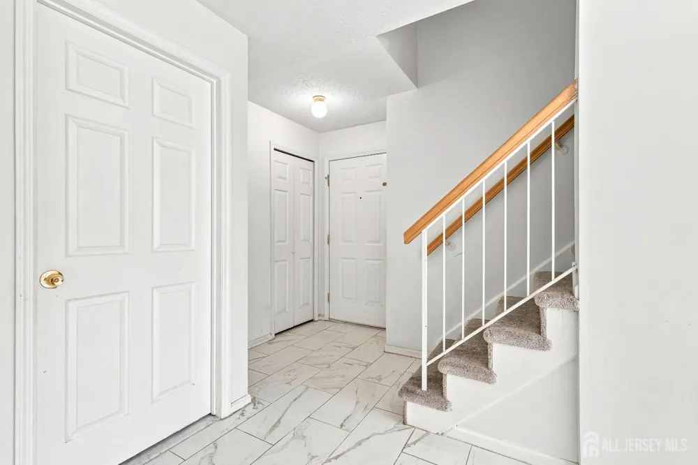 17 Prestwick Way Edison, NJ 08820