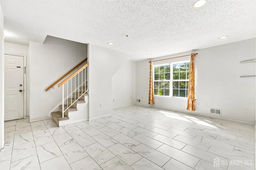 17 Prestwick Way Edison, NJ 08820