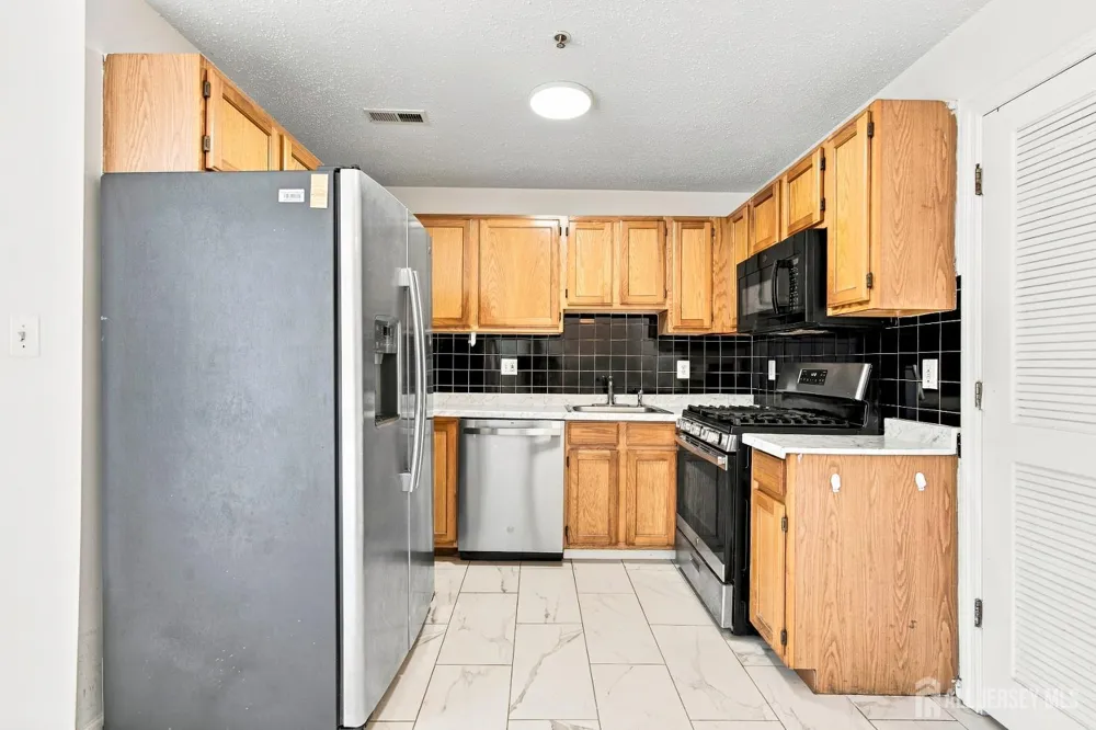 17 Prestwick Way Edison, NJ 08820