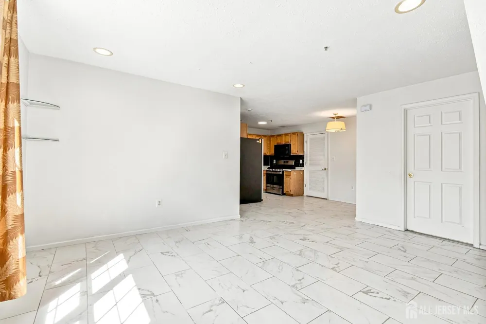 17 Prestwick Way Edison, NJ 08820