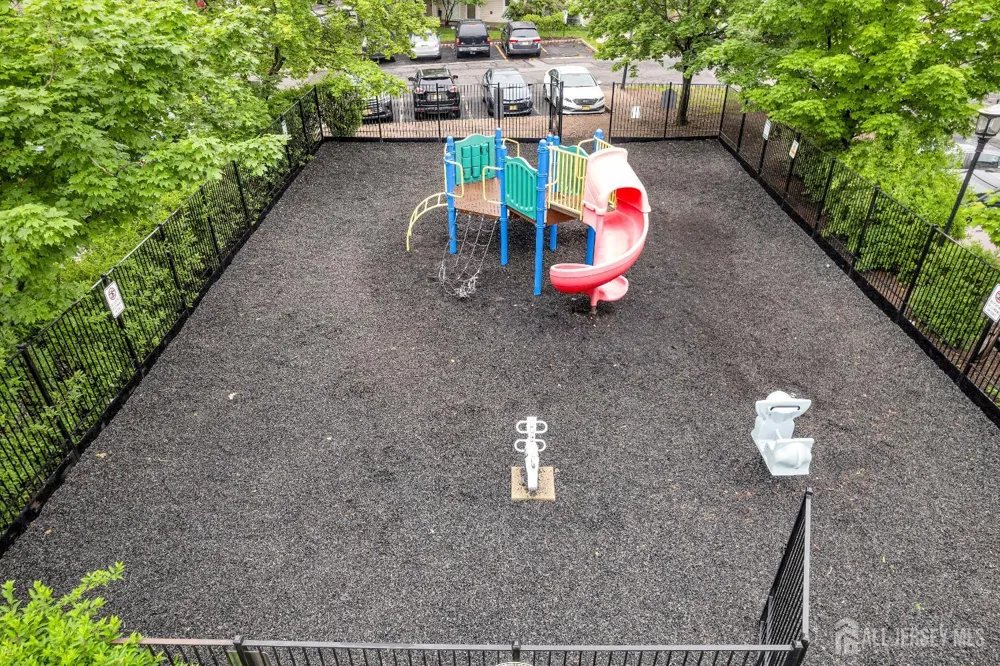 17 Prestwick Way Edison, NJ 08820