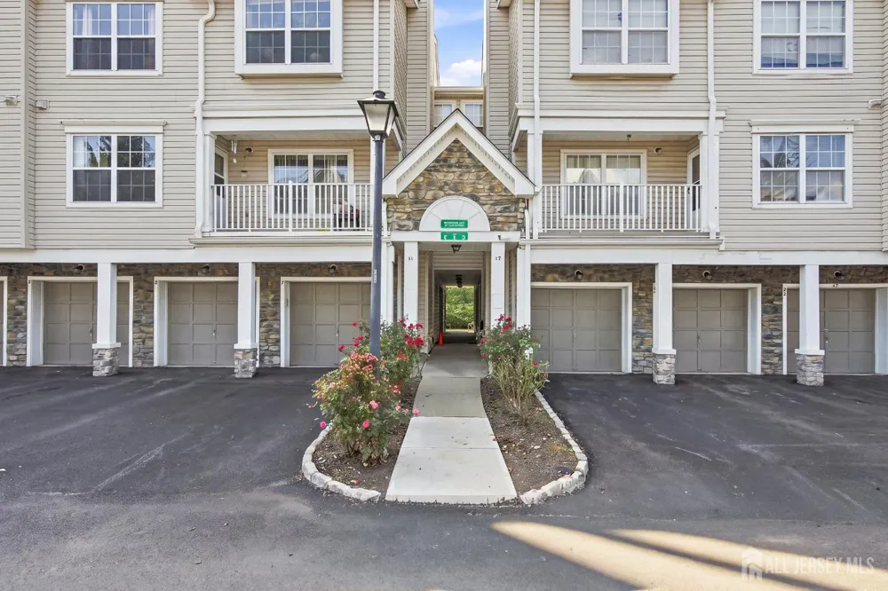 17 Prestwick Way Edison, NJ 08820