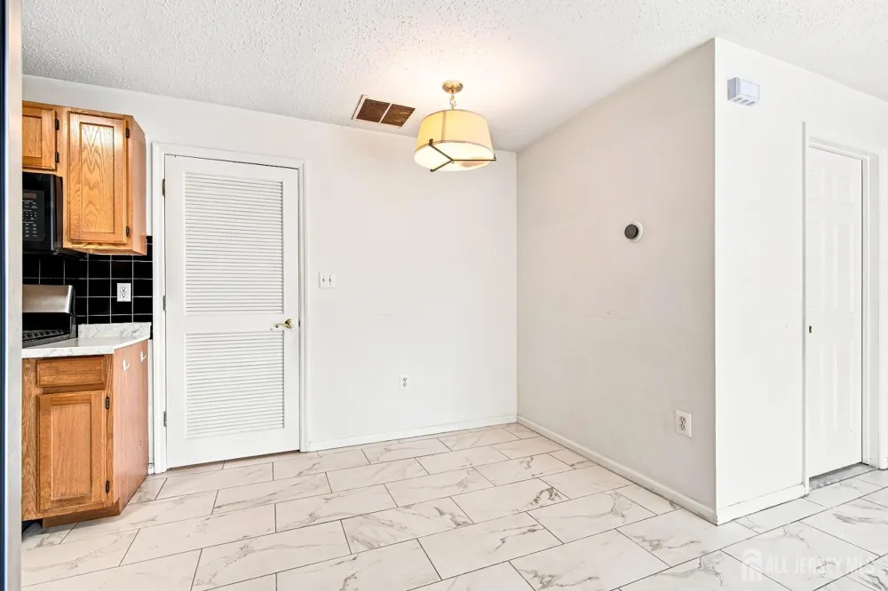 17 Prestwick Way Edison, NJ 08820